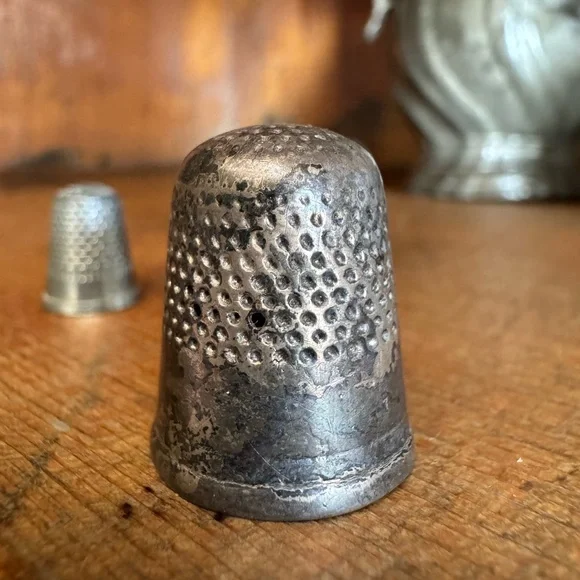Lot of 3 Vintage SilverThimbles - Picture 4 of 5